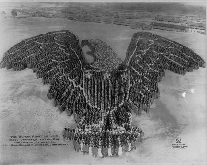 1917-1918 годы: масштабные групповые патриотические фотографии Артура Мола