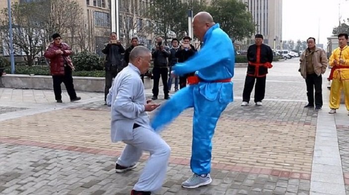 мужики со стальными яйцами