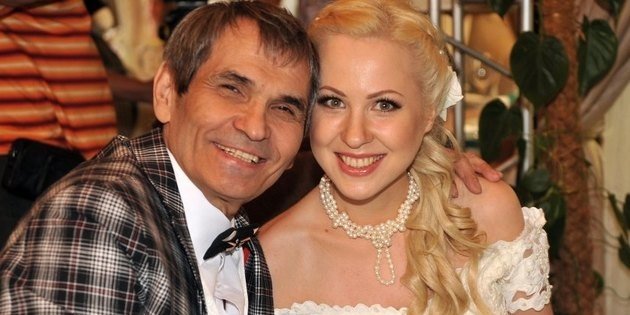 Бари Алибасов бросил молодую жену, узнав, что она родила не его ребенка