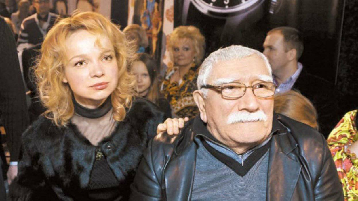 80-летний Армен Джигарханян тайно женился на 36-летней Виталине Цымбалюк-Романвской